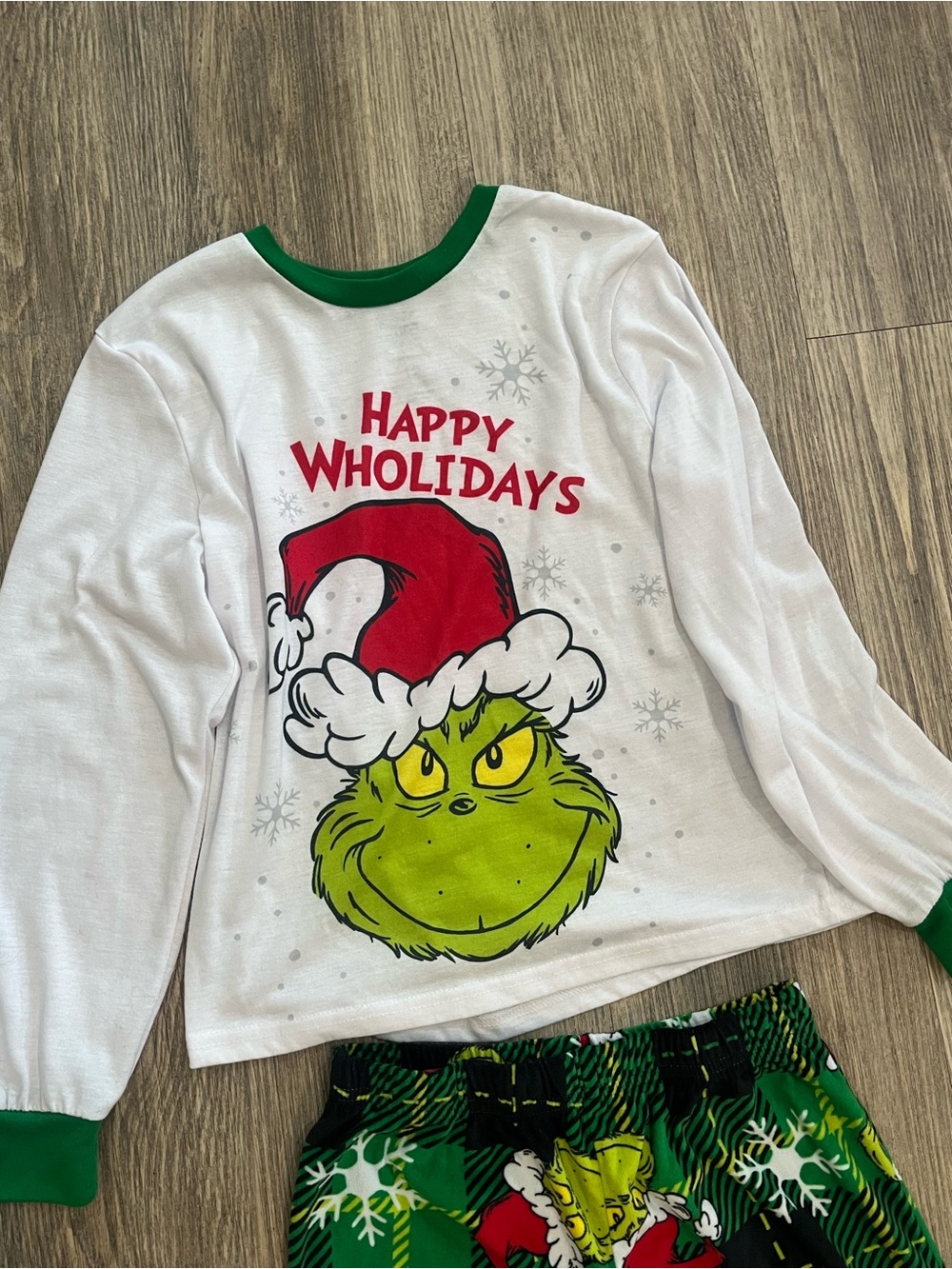 The Grinch PJs Set - Picture 2 of 6
